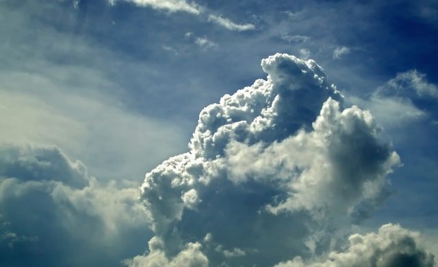 Cumulus_cloud_before_rain